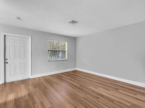 5th image of 232 SE 9th Ave #2