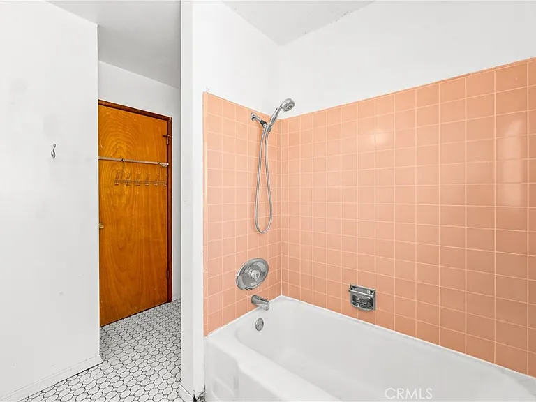 454 N Shattuck Pl — Photo 27