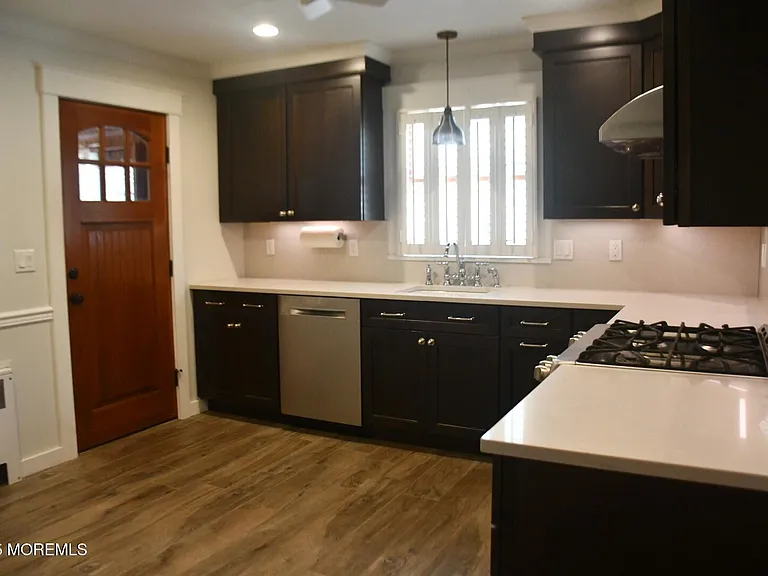 303 Deerfoot Ln — Photo 5