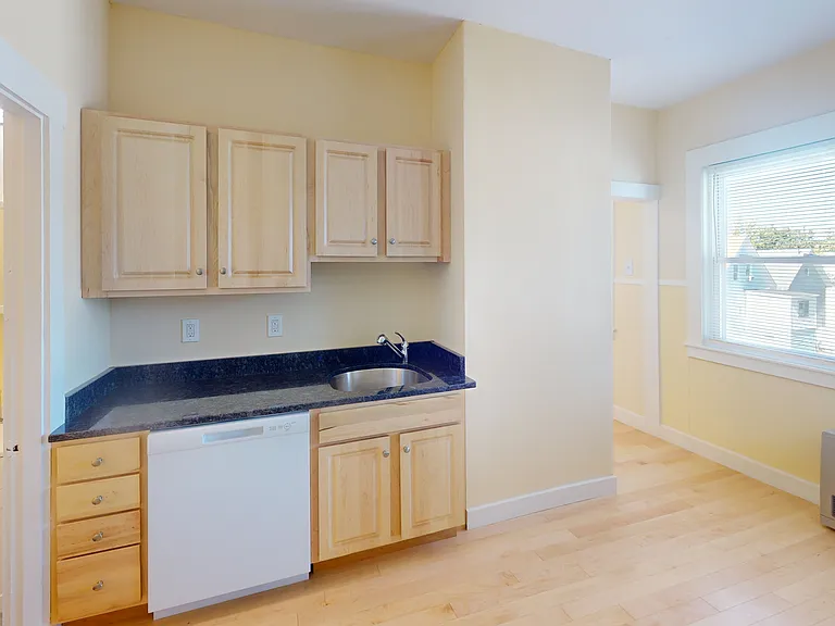 243 Belmont St #3R — Photo 11