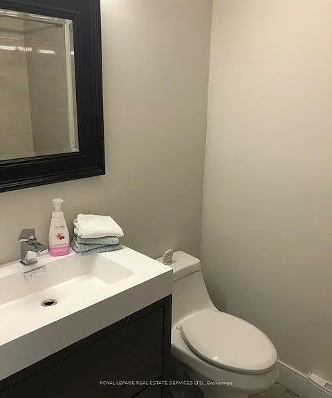 466 Oxbow Cres #6 — Photo 11