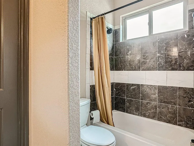 15207 Nightingale Ln — Photo 21