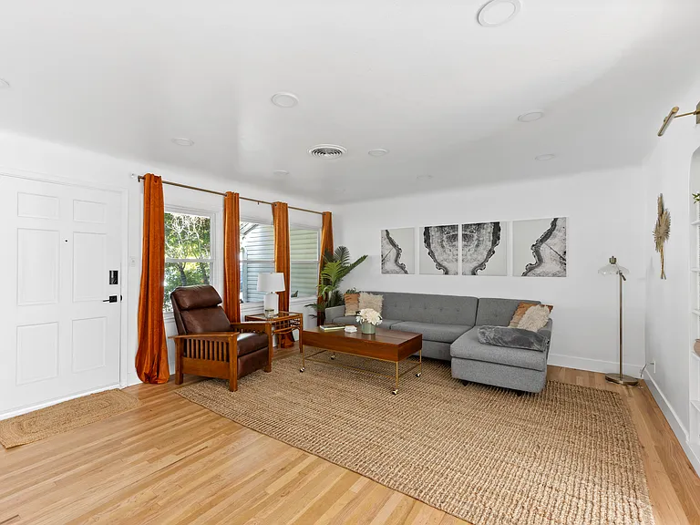 1400 Gordon Ave — Photo 2