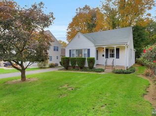 77 Eastview Ave, Mahwah, NJ 07430