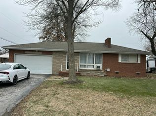 220 Alpine Dr, Godfrey, IL 62035