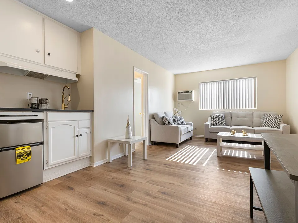 5105 Bakman Ave #18