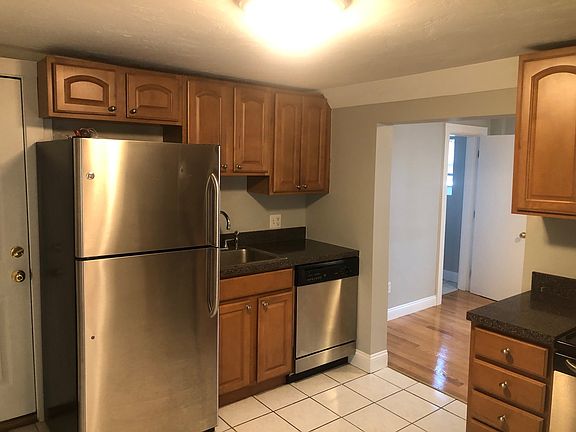 2nd image of 6R Salem St #5