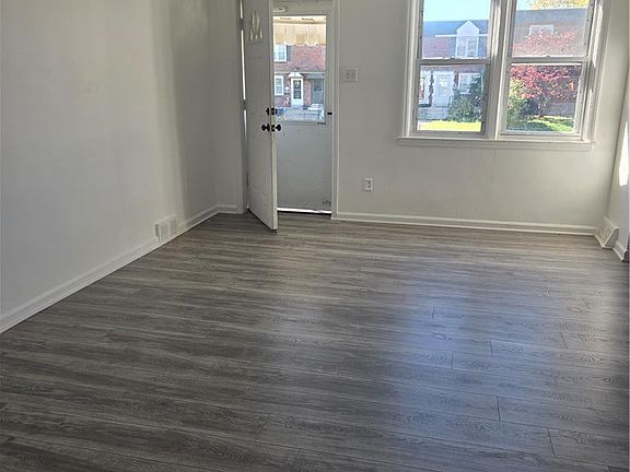 5th image of 2133 S Lumber St