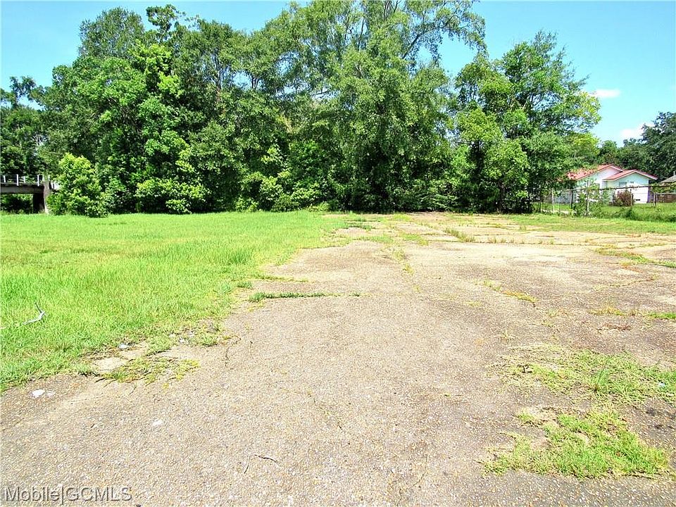 2nd image of 2900 Old Shell Rd