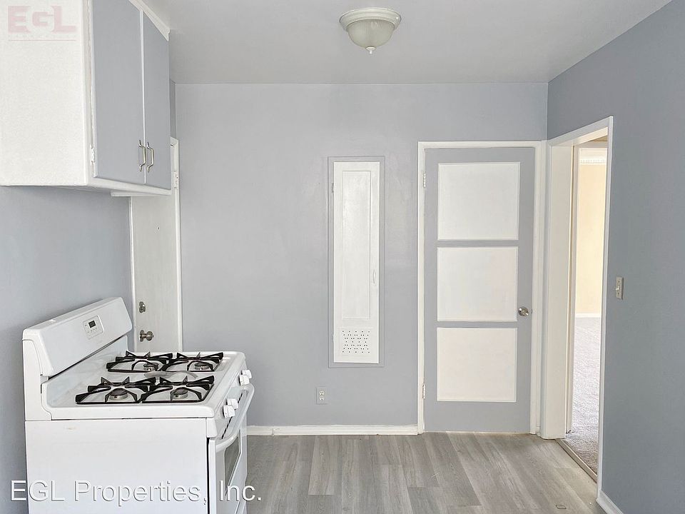 1st image of 1235 N Havenhurst Dr #14