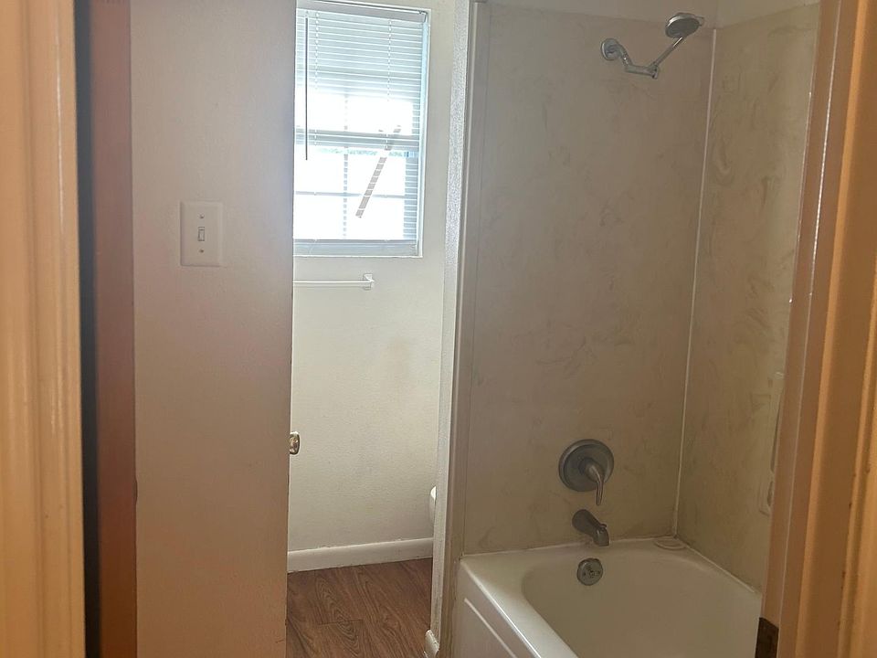 1st image of 417 Eddie St #4