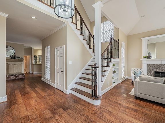 4th image of 3717 Stonington Dr