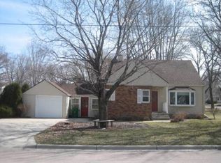 1221 S Grove Ave, Owatonna, MN 55060