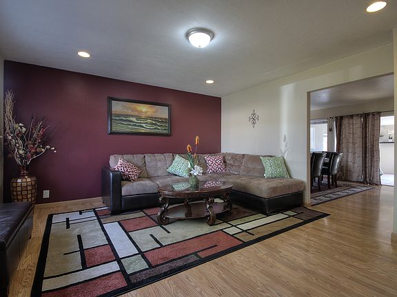 4th image of 4214 Queen Anne Dr