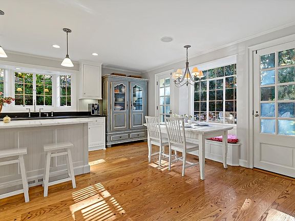 4th image of 570 Chaucer St