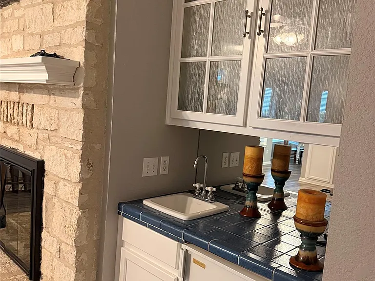 5600 FM 1466 — Photo 16