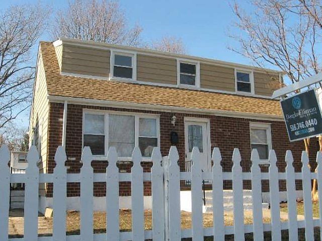 1st image of 764 Barry Pl