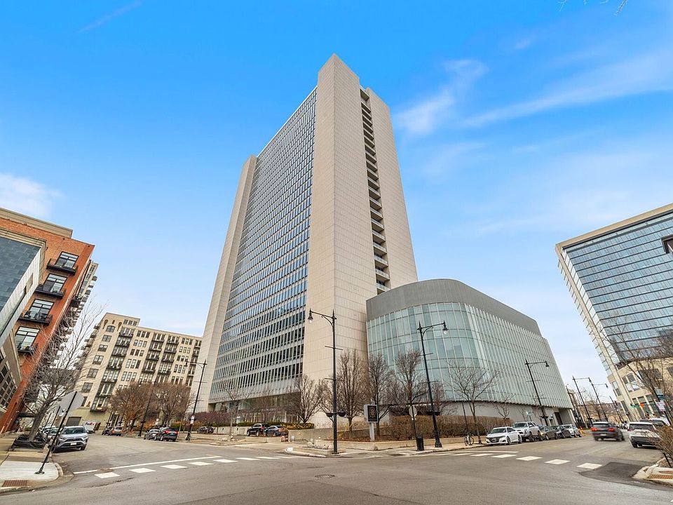 1st image of 500 W Superior St #1306