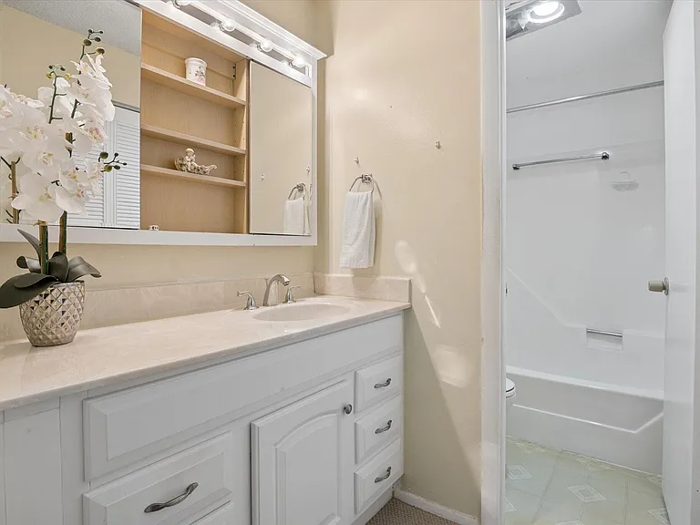 473 Lake Frances Dr — Photo 10