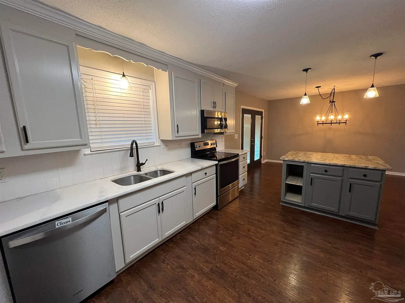4 bed, 2073 sqft, $2,900 — Photo 4