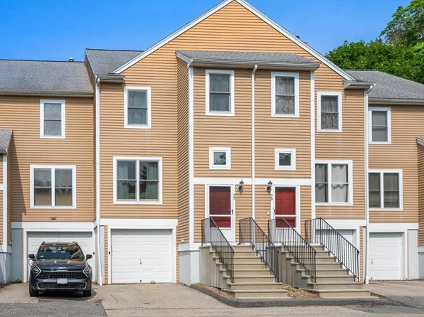 77 Camelot Dr #77, Worcester, MA 01602