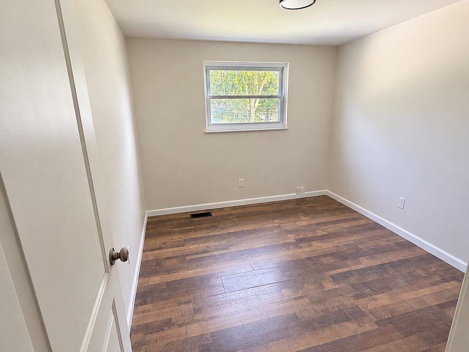 120 S Pinegrove Ave, photo 7