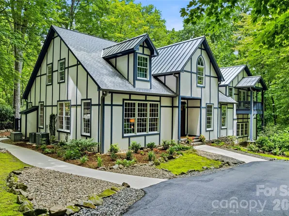 61 Scroops Dr, Swannanoa, NC 28778