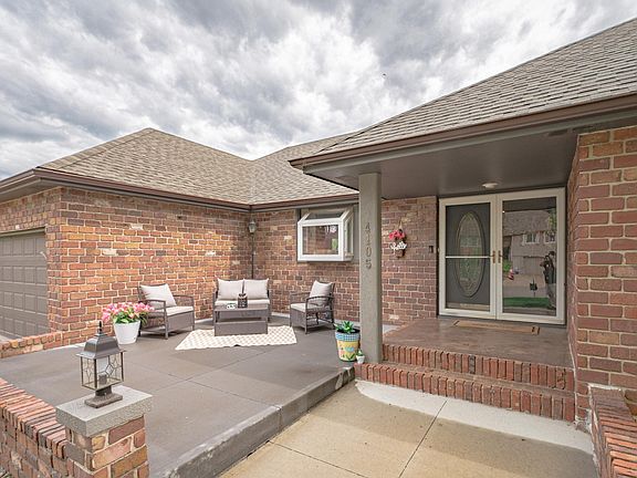 4th image of 4105 Lincoln Way