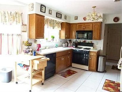 4th image of 27 Ravenna Dr