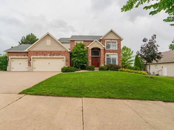 2907 Fox Creek Rd, Bloomington, IL 61705