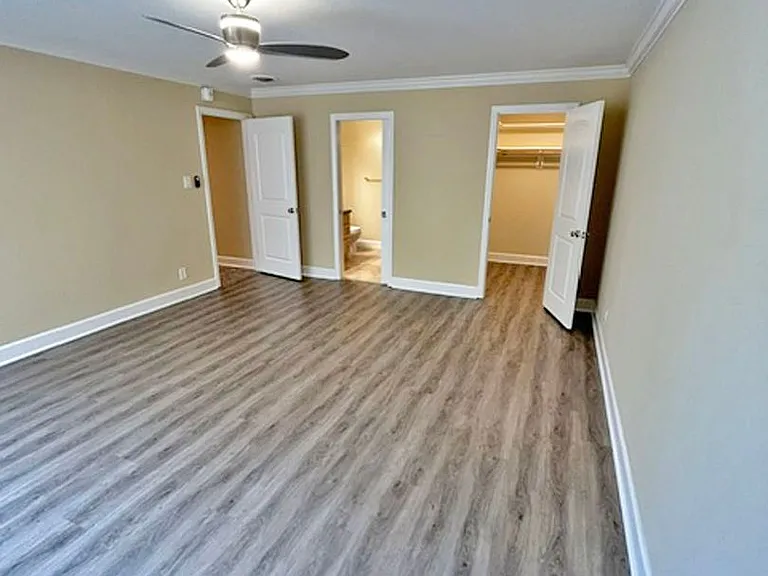 Laurelwood Apartments — Photo 25