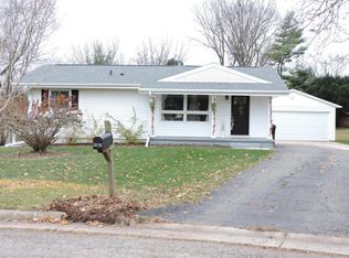 909 Monroe Ct, Stoughton, WI 53589