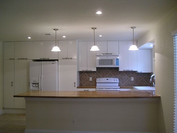 Open Concept, Lots of Cabinets, Spacious and Well Lit!