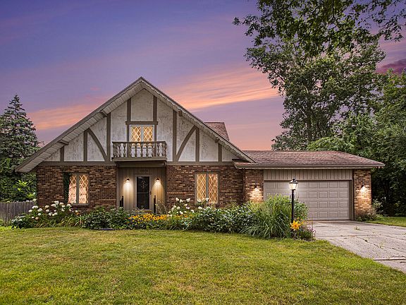 2nd image of 1010 Applewood Dr NE #A