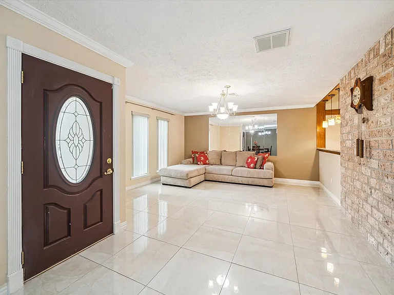 21423 Park Valley Dr — Photo 2