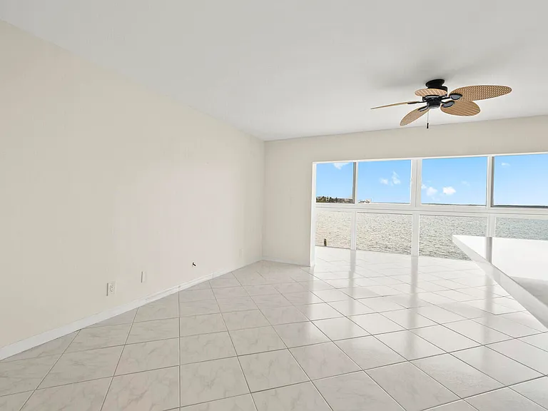 400 Wilma Cir #207 — Photo 7