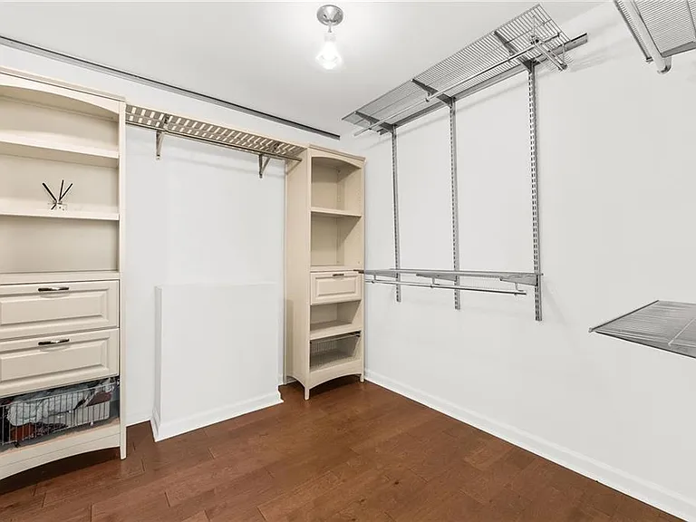 790 Milton Oaks Dr — Photo 37