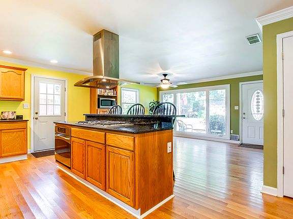 4th image of 8308 Pandorea Dr