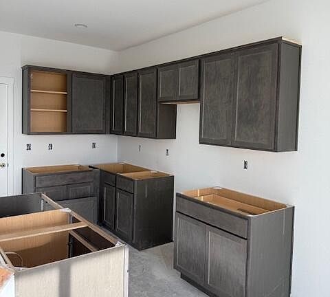 5th image of 648 S DEL RANCHO Circle