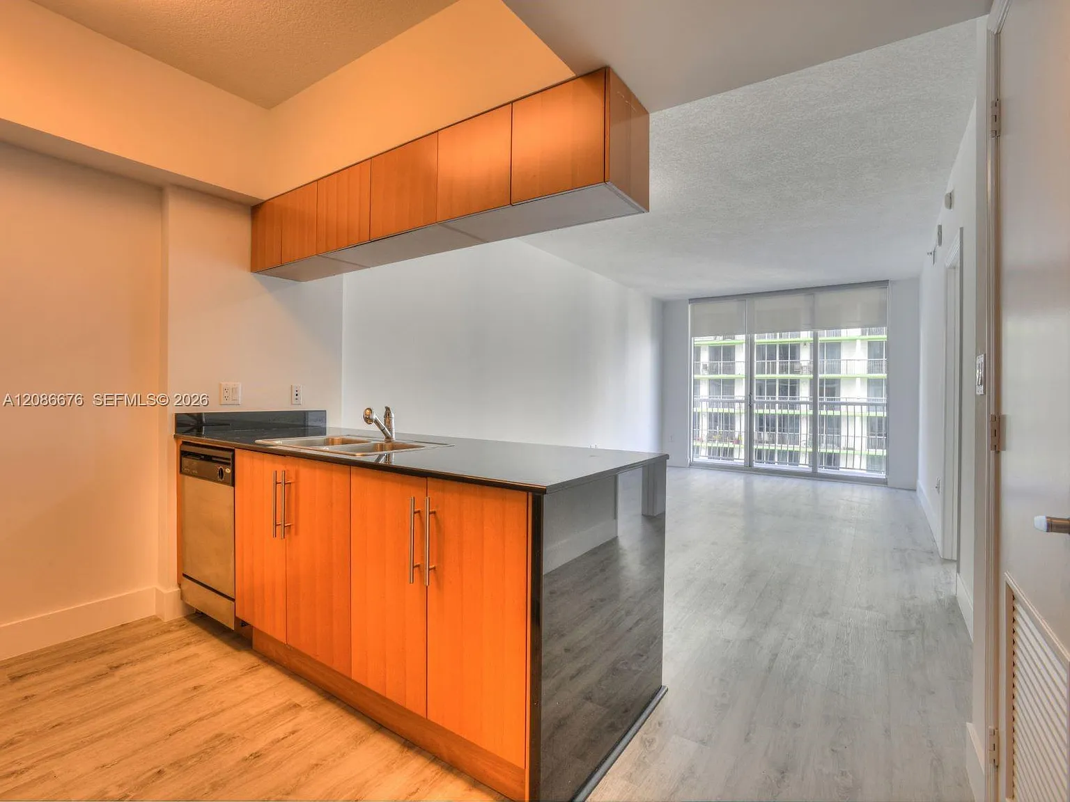 Opera Tower Condo — Photo 2