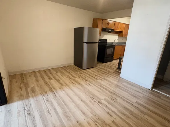 425 N Main St APT 2, Houston, PA 15342