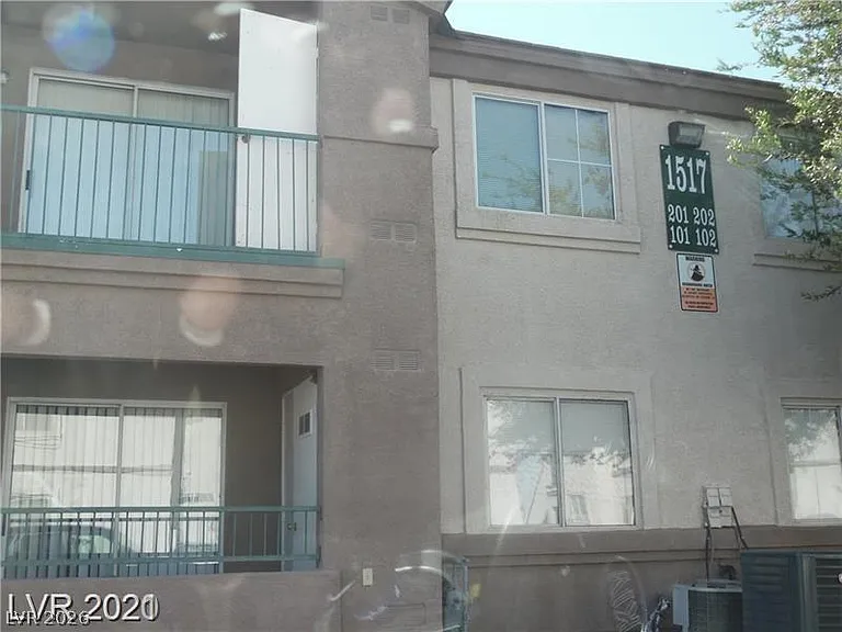 1517 Frank Aved St #202 — Photo 6