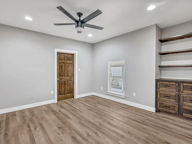 430 N Hutcheson St — Photo 16