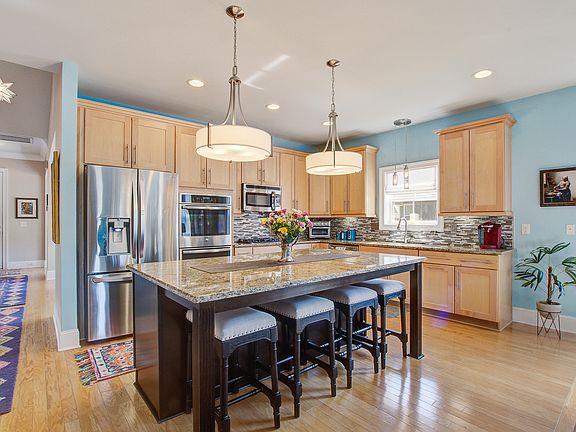 3rd image of 303 Kilarney Rd