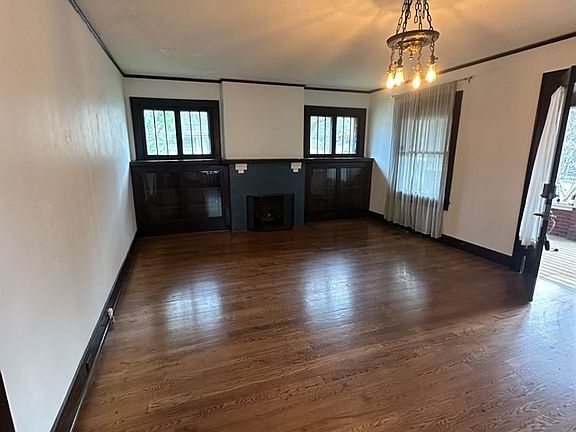 5th image of 3211 Montview Dr