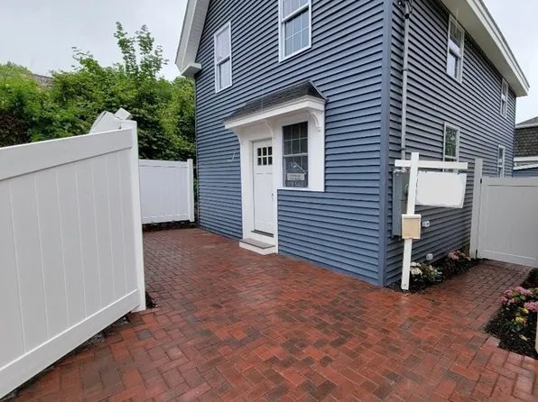 17-17 Elm St #R, Gloucester, MA 01930