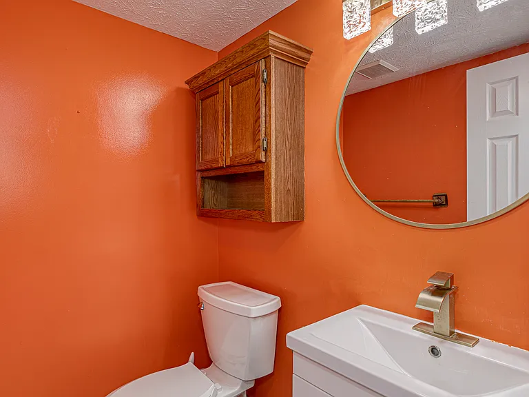 7555 Crickwood Ln — Photo 22