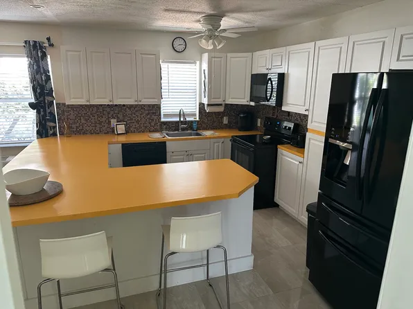 26 SW 6th St #3, Dania, FL 33004