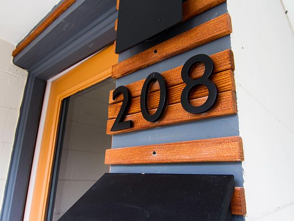 5th image of 208 E Muriel St