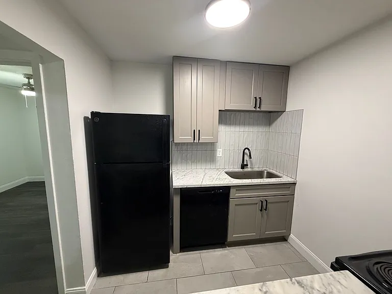 2121 Cleary Ave — Photo 3